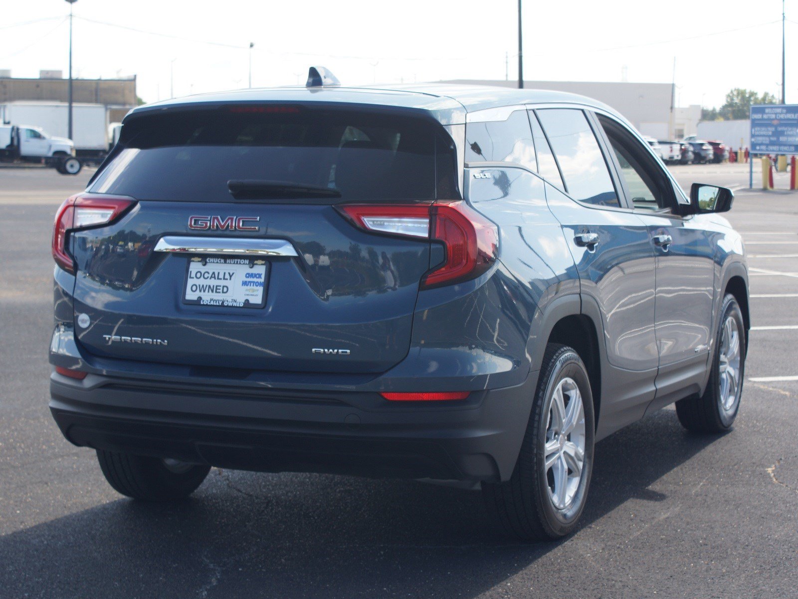 Used 2024 GMC Terrain SLE AWD/4WD image 19