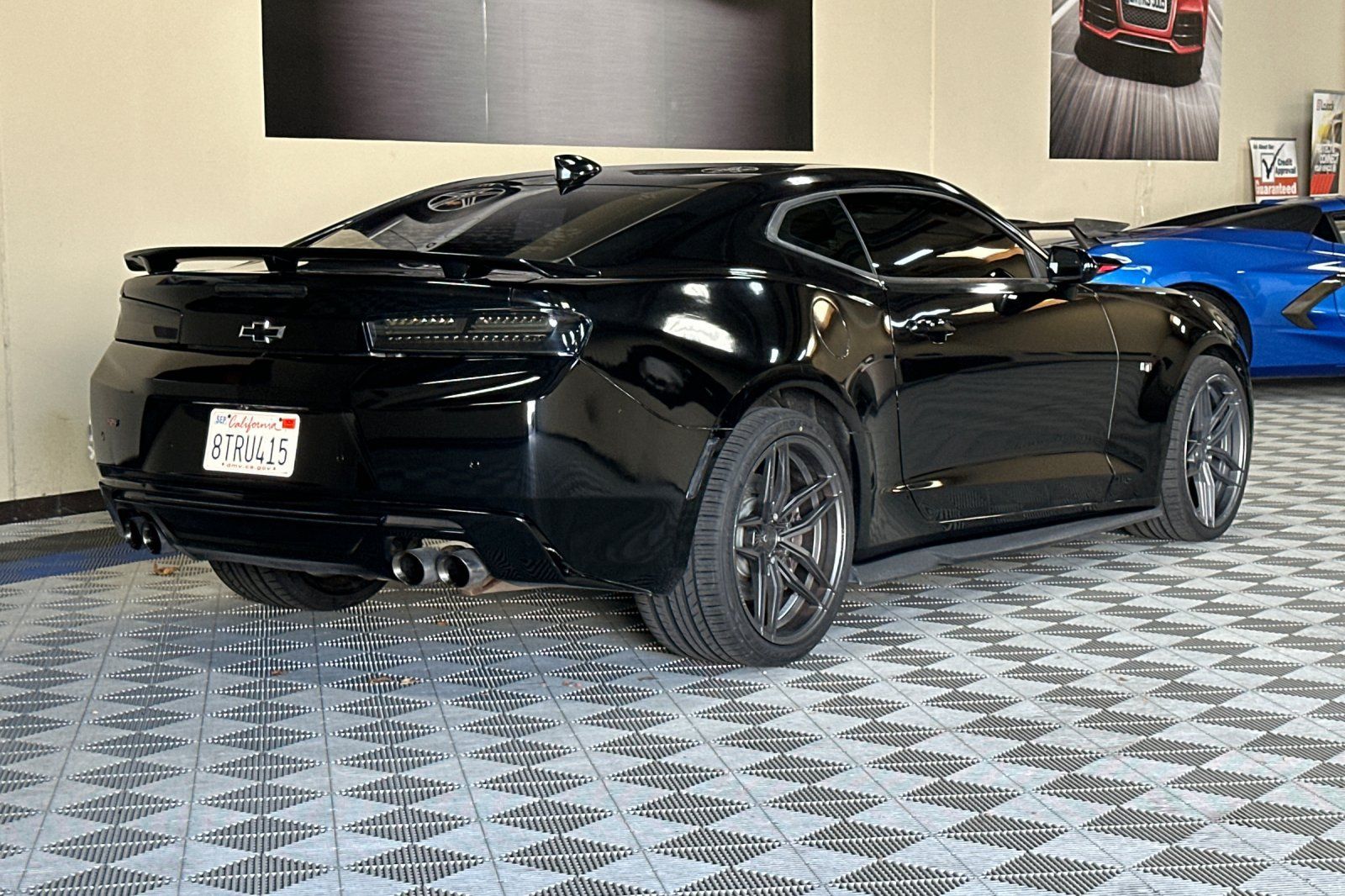 Used 2017 Chevrolet Camaro SS RWD image 4