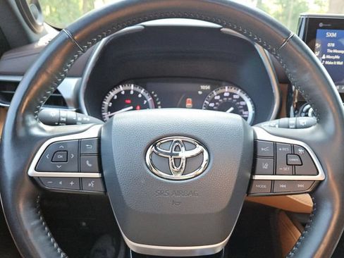 Used 2022 Toyota Highlander Platinum FWD image 23