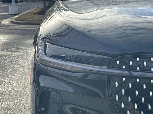 Used 2024 Lincoln Nautilus Reserve image 8