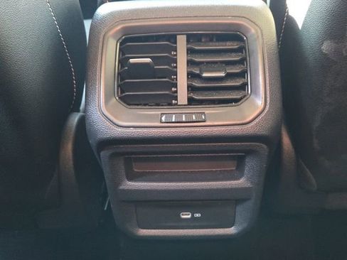 Used 2022 Volkswagen Taos SE image 14