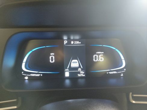 Used 2025 Hyundai Elantra SE FWD image 23