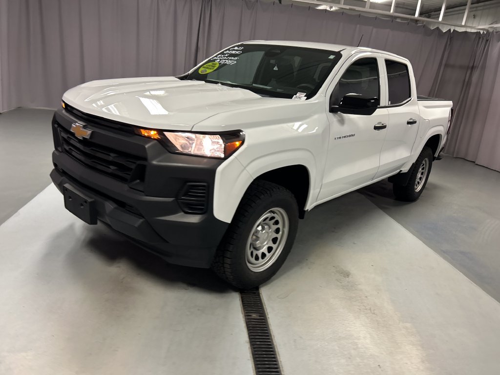 Used 2023 Chevrolet Colorado W/T w/ Advanced Trailering Package AWD/4WD image 3