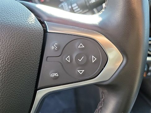 Used 2023 Chevrolet Traverse LT image 23