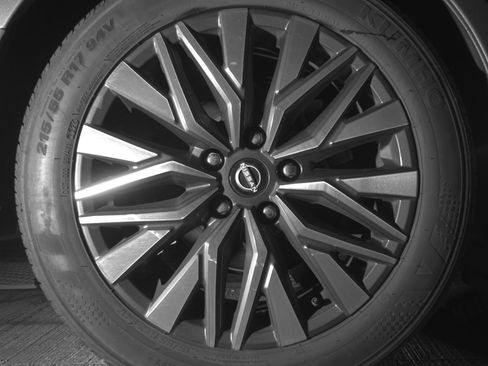 Used 2025 Nissan Altima 2.5 SV image 15