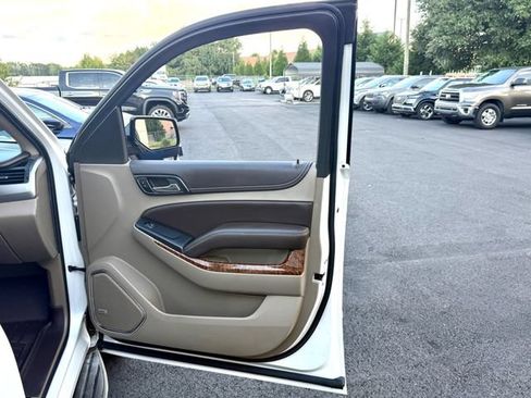 Used 2016 Chevrolet Suburban LTZ RWD image 23