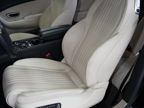 Used 2016 Bentley Continental GT image 3