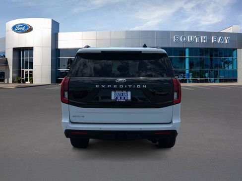 Certified 2025 Ford Expedition Active AWD/4WD image 4