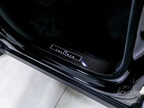 Certified 2024 Rolls-Royce Cullinan Black Badge w/ Dark Exterior Package image 33