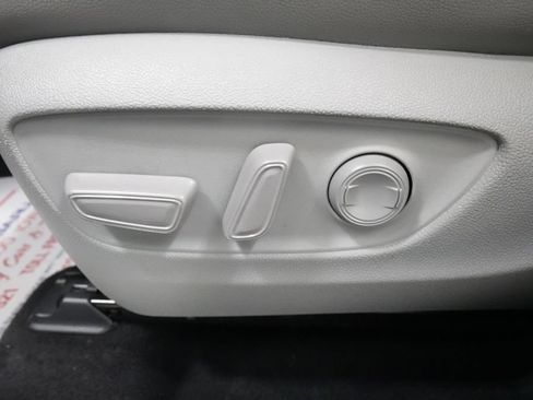 Used 2020 Toyota Highlander Limited AWD/4WD image 16