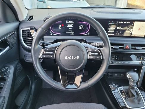 Certified 2025 Kia Seltos S FWD image 18