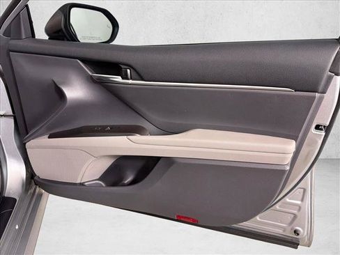 Used 2022 Toyota Camry LE w/ Convenience Package FWD image 15