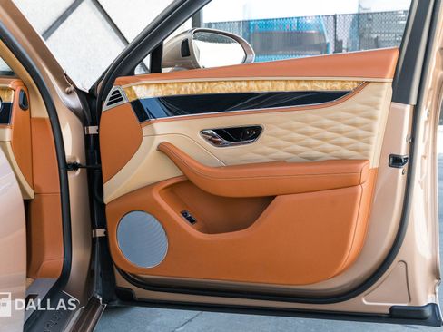 Used 2022 Bentley Flying Spur W12 image 37