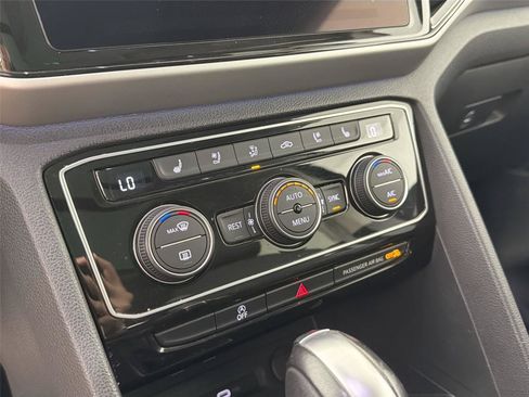 Used 2022 Volkswagen Atlas SEL Premium AWD/4WD image 16