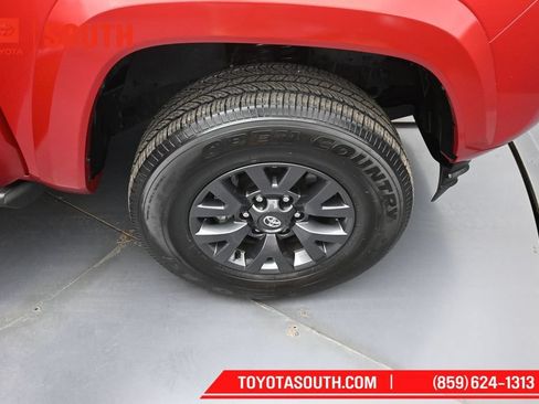 Used 2023 Toyota Tacoma SR5 AWD/4WD image 30