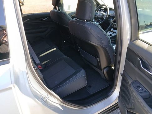 New 2025 Jeep Grand Cherokee Laredo X w/ Luxury Tech Group I image 33