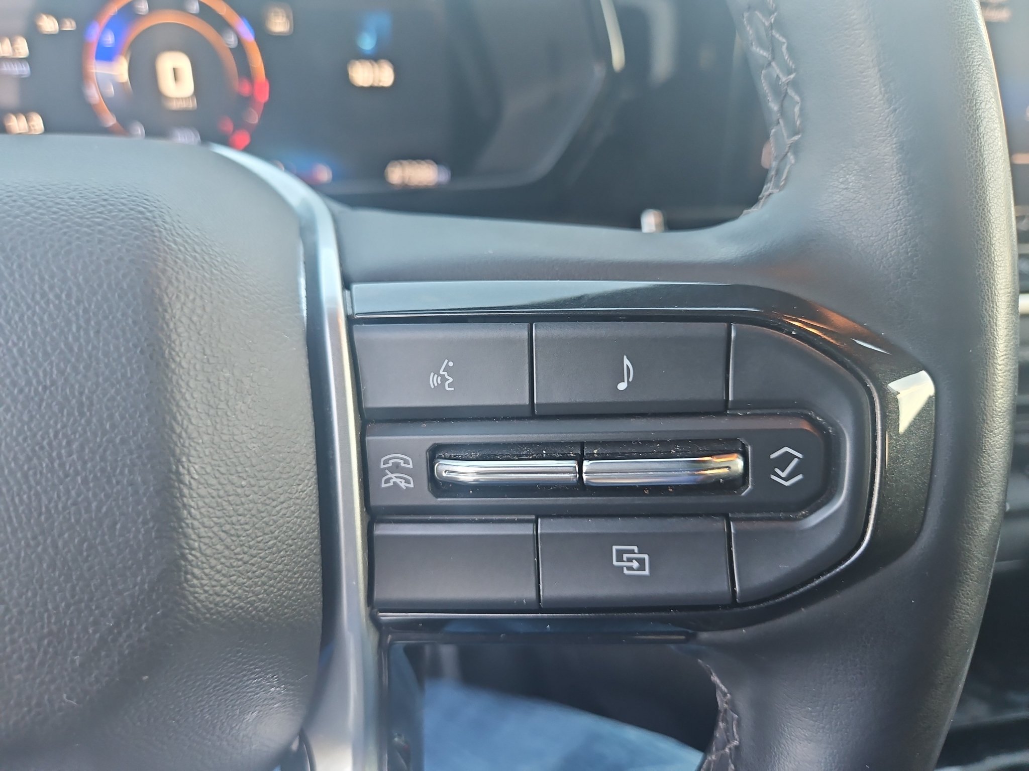 Used 2024 Chevrolet Colorado LT w/ LT Convenience Package RWD image 14