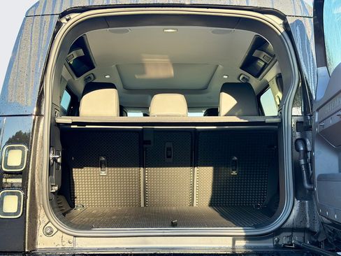 New 2026 Land Rover Defender 110 X-Dynamic SE AWD/4WD image 11