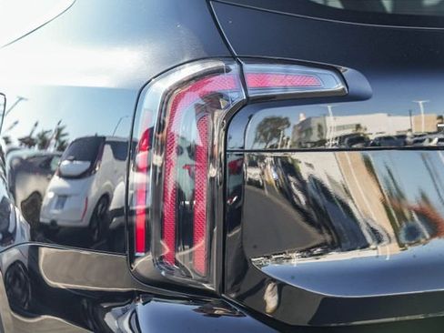 Certified 2024 Kia Telluride EX w/ EX Captain's Chair Package image 9