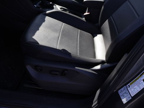 Used 2019 Volkswagen Tiguan SE image 43