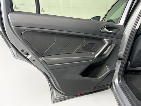 Used 2024 Volkswagen Tiguan SE image 26