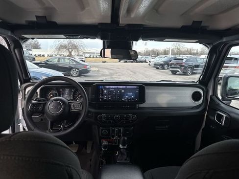 Used 2024 Jeep Wrangler Unlimited Sport AWD/4WD image 21