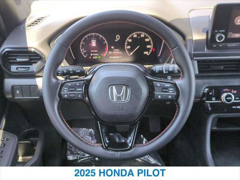 Certified 2025 Honda Pilot Sport image 15