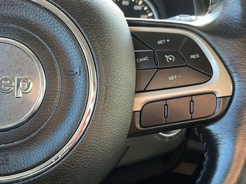 Used 2017 Jeep Renegade Latitude image 18