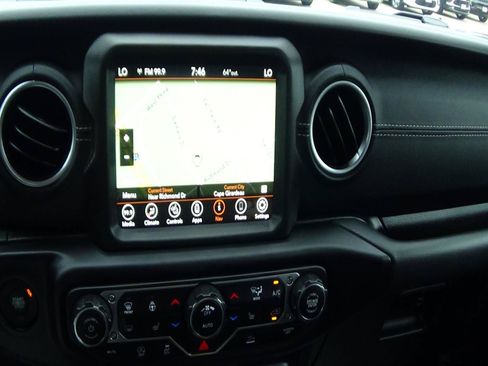 Used 2022 Jeep Gladiator Overland w/ Popular Equipment Package AWD/4WD image 25