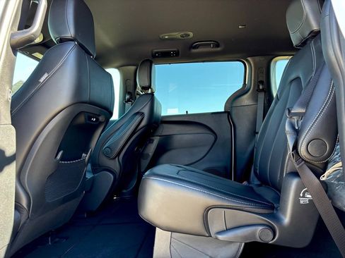 New 2026 Chrysler Pacifica Select FWD image 19