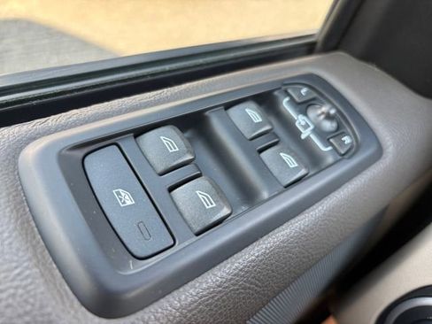 Used 2016 Land Rover LR4 HSE image 16