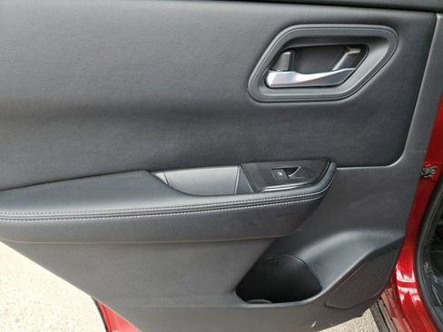 Certified 2025 Nissan Rogue SV image 16