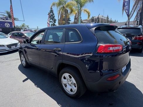 Used 2014 Jeep Cherokee Sport FWD image 4