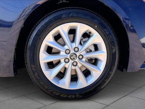 Used 2022 Toyota Corolla LE w/ LE Convenience Package image 11