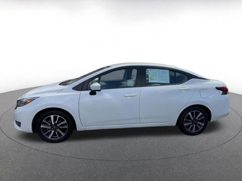 Used 2025 Nissan Versa SV image 9