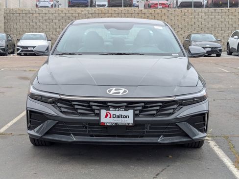 New 2025 Hyundai Elantra Limited FWD image 2