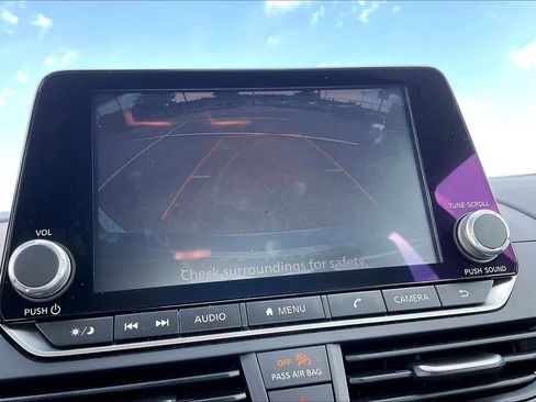 Used 2025 Nissan Altima 2.5 SV FWD image 24