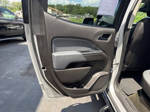 Used 2017 Chevrolet Colorado Z71 AWD/4WD image 17