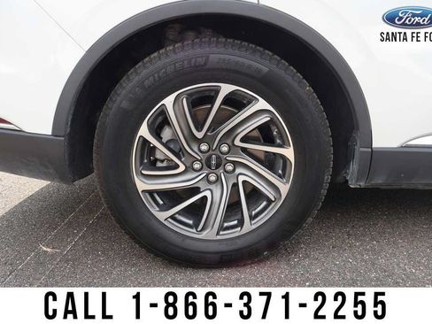 Used 2022 Lincoln Aviator 2WD w/ Elements Package image 11