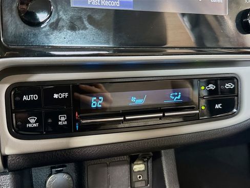 Used 2019 Toyota Corolla LE FWD image 23