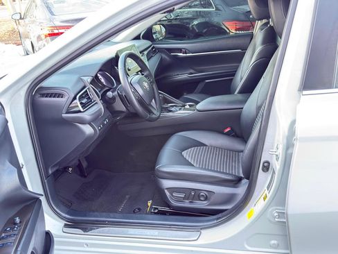 Used 2022 Toyota Camry SE w/ Convenience Package image 9