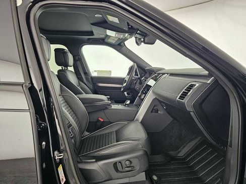 Used 2024 Land Rover Discovery Dynamic SE image 10