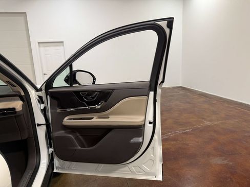 Used 2024 Lincoln Corsair AWD image 60