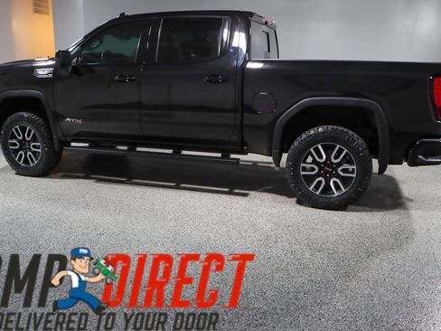 Used 2023 GMC Sierra 1500 AT4 w/ Technology Package AWD/4WD image 11