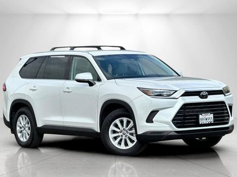 Used 2024 Toyota Grand Highlander AWD image 1