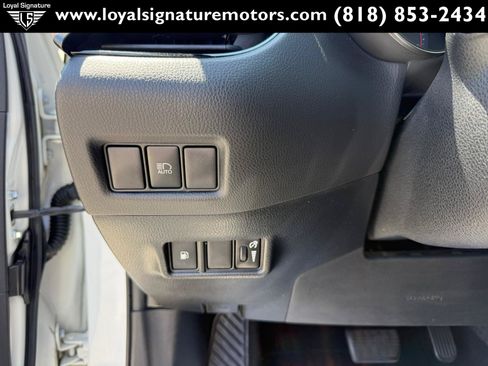 Used 2018 Toyota C-HR XLE FWD image 18