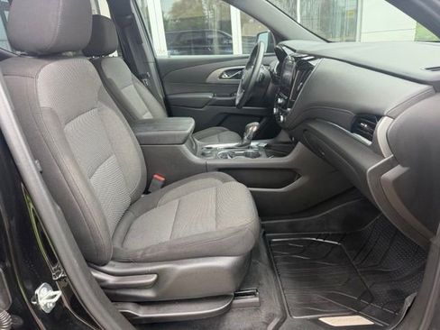 Used 2023 Chevrolet Traverse LT w/ Midnight/Sport Edition AWD/4WD image 17