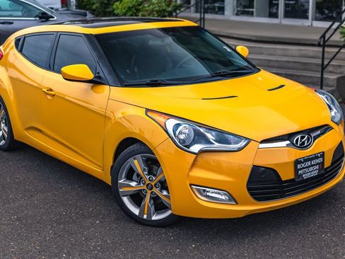 Used 2012 Hyundai Veloster w/ Style Pkg FWD image 2