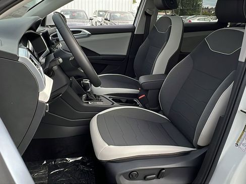 New 2025 Volkswagen Taos SE image 16
