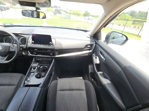 Used 2025 Nissan Rogue SV FWD image 24